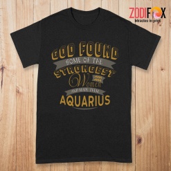 nice The Strongest Women Aquarius Premium T-Shirts